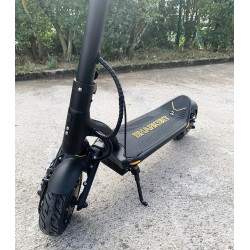 Sharkset RS1 - due motori da 1400 W - batteria da 20 Ah - autonomia da 50 a 70 km Sharkset - 2 Sharkset RS1 - due motori da 1400