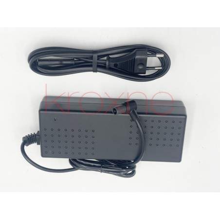 Oplader til Xiaomi Electric Scooter 4 Pro (2nd Gen) el-scooter  - 1 Oplader til Xiaomi Electric Scooter 4 Pro (2nd Gen) el-scoot