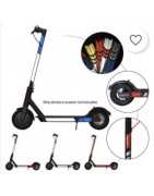 Светоотражающие наклейки, которые можно увидеть во время езды на электросамокате.